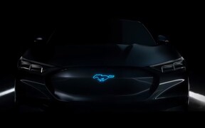 Брайан Крэнстон представил тизер гибридного Ford Mustang. ВИДЕО