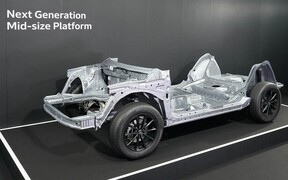 Чи варто ламати те, що працює? У Honda впевнені: варто згинати!