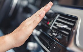 Чому автокондиціонер погано працює та як уникнути проблем?