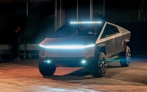 Что показал? Илон Маск презентовал пикап Tesla Cybertruck за $70 тыс. ВИДЕО