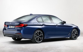 Что с «ноздрями»? Первые фото обновленного BMW 5 серии G30 LCI