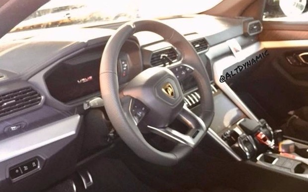 Что внутри: в Сети опубликовали фото интерьера Lamborghini Urus