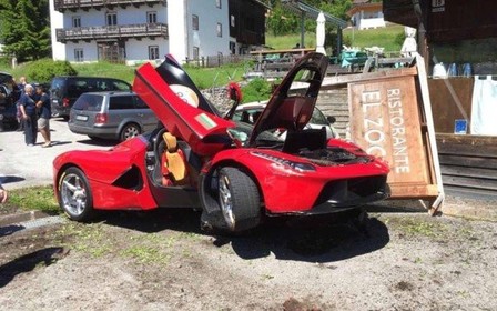 Чтоб ты был здоров! Два суперкара Ferrari LaFerrari попали в аварию из-за чиха