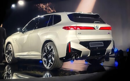 Це легально? Новий BMW X5 сфотографували на закритому показі