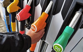 Ціни на пальне: чи зупинять вони українських автомобілістів?