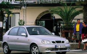 Daewoo Lanos и ВАЗ-2112: если не седан, то что?