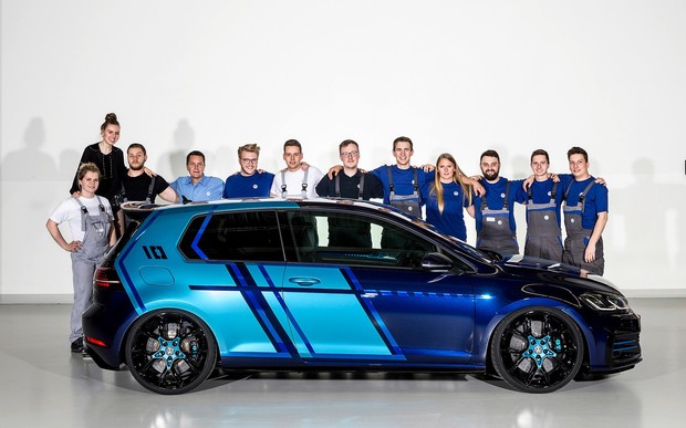Для фестиваля тюнинга Volkswagen подготовил гибридный Golf GTI