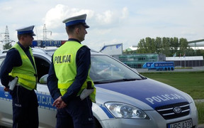 Джекпот! В Польше ненастоящий полицейский случайно остановил настоящих
