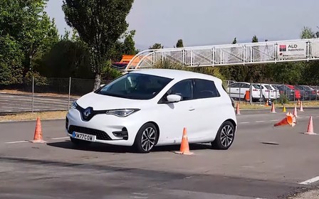 Электрический Renault Zoe набил шишек на «лосином тесте». ВИДЕО