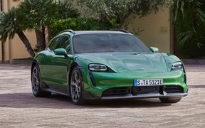 Електричний Porsche Taycan відкликатимуть через проблеми з гальмами