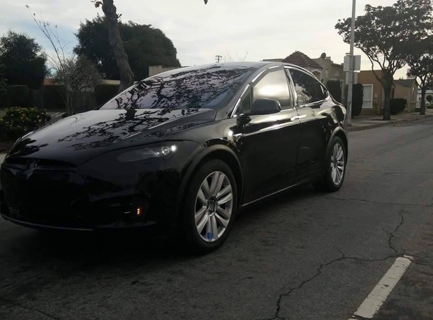 Электрокроссовер Tesla Model X появился на улицах почти без камуфляжа