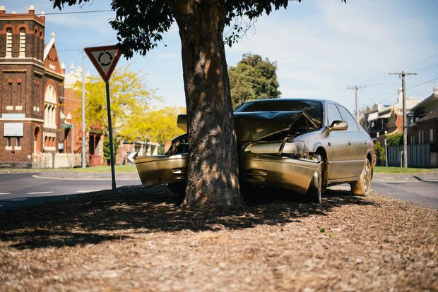 Это искусство: Разбитый Toyota Camry превратили в арт-объект