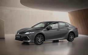 Европейская Camry пережила первый рестайлинг