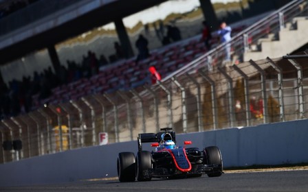 Фернандо Алонсо разбил свой McLaren и отправился в госпиталь