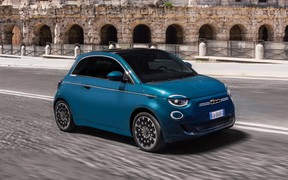 Fiat може встановити на електричний 500e бензиновий двигун