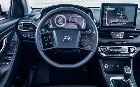 Футуристичный интерьер от Hyundai. Тачпады на руле и многослойная «приборка»