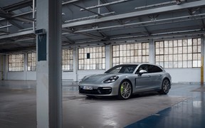 Гибрид Porsche Panamera получил 700 л.с.! Почем в Украине?