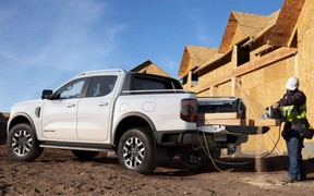 Гібридний Ford Ranger зможе замінити генератора