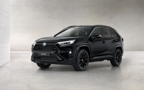 Гібридний Toyota RAV4 отримає спецверсію Black Edition