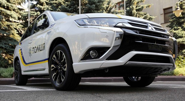 Гибриды Mitsubishi Outlander появятся у полиции уже осенью