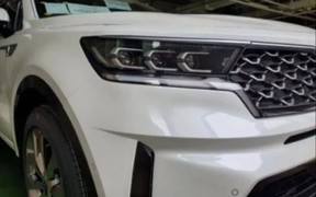 Глаза в глаза. Новый Kia Sorento поймали нагишом