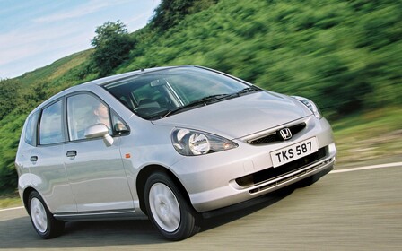 Honda Jazz против Mitsubishi Colt: Попавшие между классами