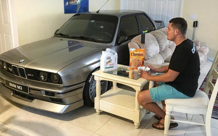 И в печали, и в радости: Американец укрыл BMW M3 в доме от урагана