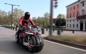 Иду на взлет. Французы научили мотоцикл летать. ВИДЕО