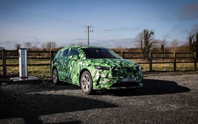 Інтер'єр Skoda Enyaq iV розкрили на фірмових тизерах