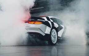 Єдиний завод Bentley зупинився? Лише на три дні, — щоб зробити це! ВІДЕО