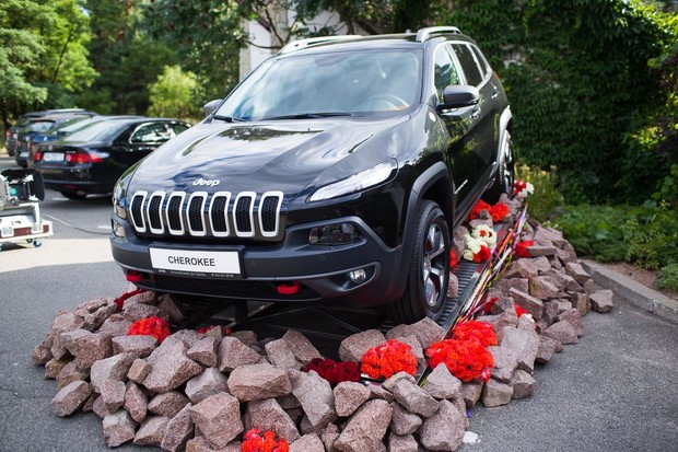 Jeep Cherokee стал экспонатом на фестивале Flower’s Jazz Weekend