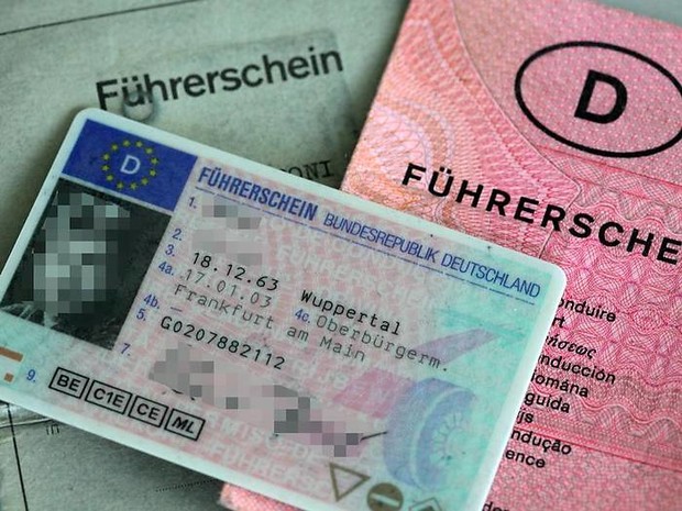 Кабмин: в Украине введут водительские удостоверения европейского образца в 2017 году
