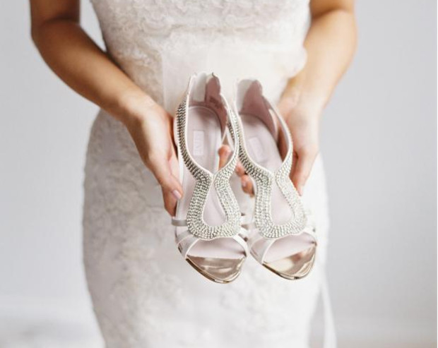 Как выбрать туфли под свадебное платье?