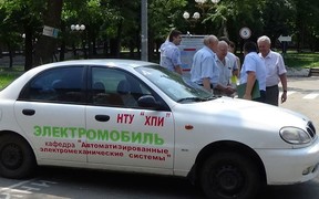 Харьковские ученые представили электромобиль.