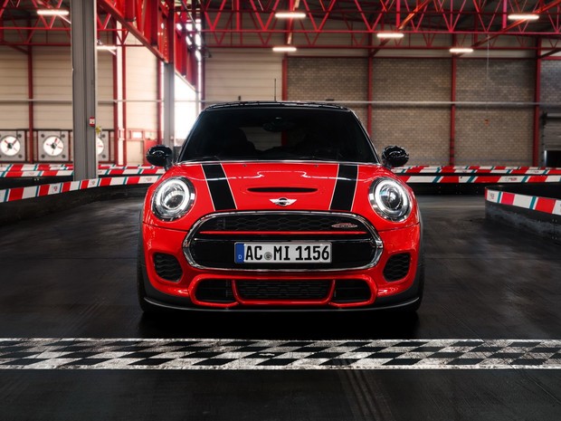 Хэтчбеку Mini John Cooper Works добавили мощности