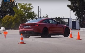 «Хвостиком махнула». Купе BMW M4 Competition «отжигает» на тесте. ВИДЕО