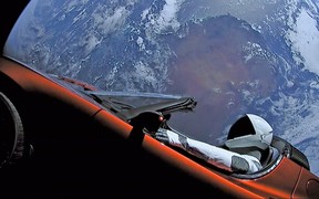 Хьюстон, у нас проблема! «Космический» Tesla Roadster может врезаться в Землю