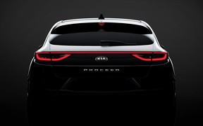 Kia ProCeed нового поколения показал «ягодицы»