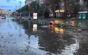 Киев идет ко дну: в центре столицы затопило дороги