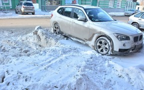 Киев: Машины, мешающие снегоуборочной технике, будут эвакуировать