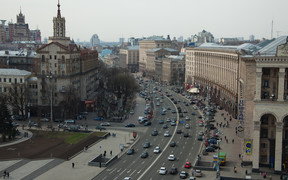 Киев: На парад — общественным транспортом и пешком