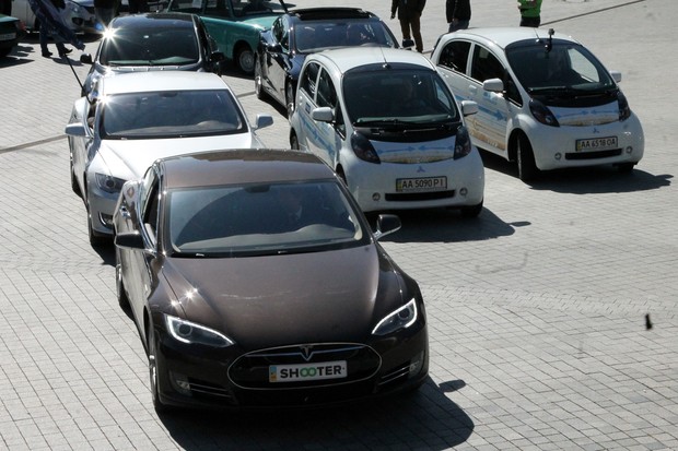 Киевский автопробег электромобилей занесли в Книгу рекордов Украины