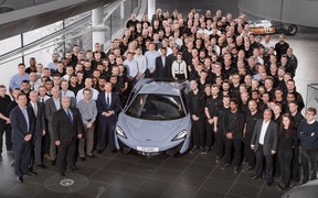 Компания McLaren выпустила свой 10-тысячный автомобиль
