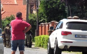 Конфликт в Мукачево: На оперативном видео засветился угнанный в Европе автомобиль