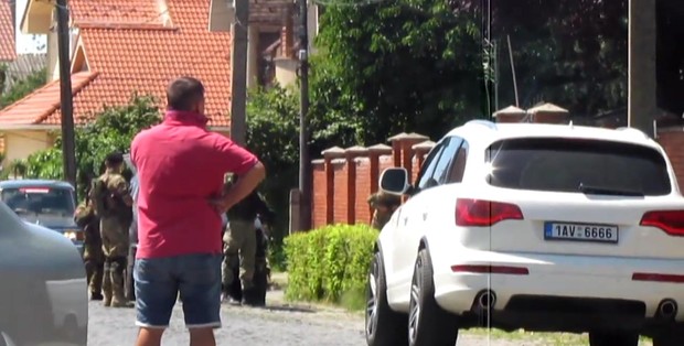 Конфликт в Мукачево: На оперативном видео засветился угнанный в Европе автомобиль