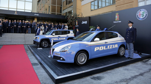 Копы, забирайте! Машины Jeep и Alfa Romeo примерили полицейскую форму