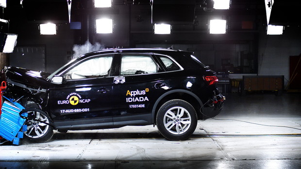 Краш-тесты EuroNCAP: Новый Audi Q5 разбили на пять звезд