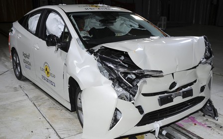 Краш-тесты EuroNCAP: Новый Toyota Prius разбили на «пятерку»