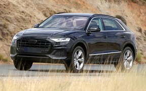 Кроссовер Audi Q8 сфотографировали без камуфляжа