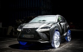 Кроссовер Lexus NX поставили на ледяные колеса